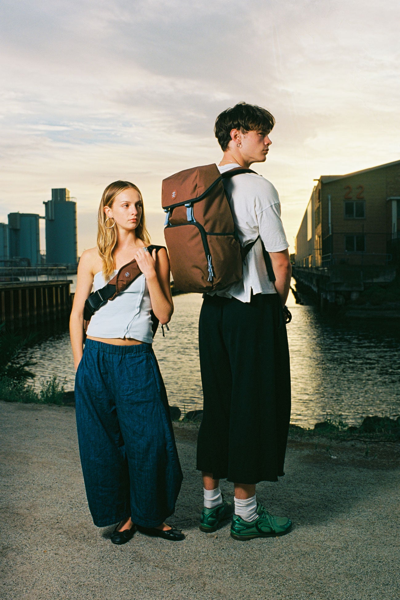 Crumpler クランプラー クリエイターズクロニクラースリング9000 ヨドバシ.com - クランプラー CRUMPLER クリエイターズクロニクラース