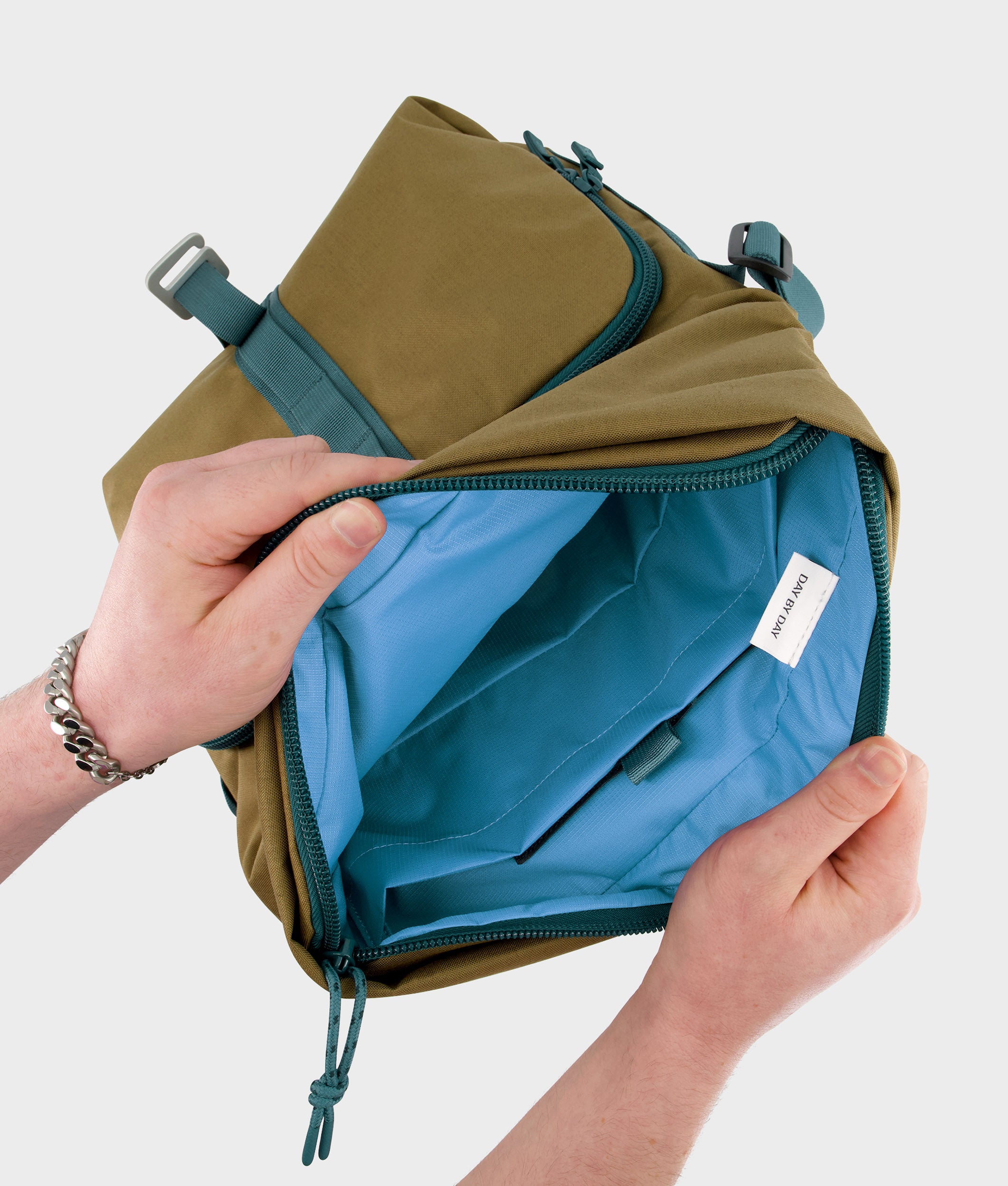 Day By Day - メッセンジャー＆ラップトップバッグ - Crumpler Australia