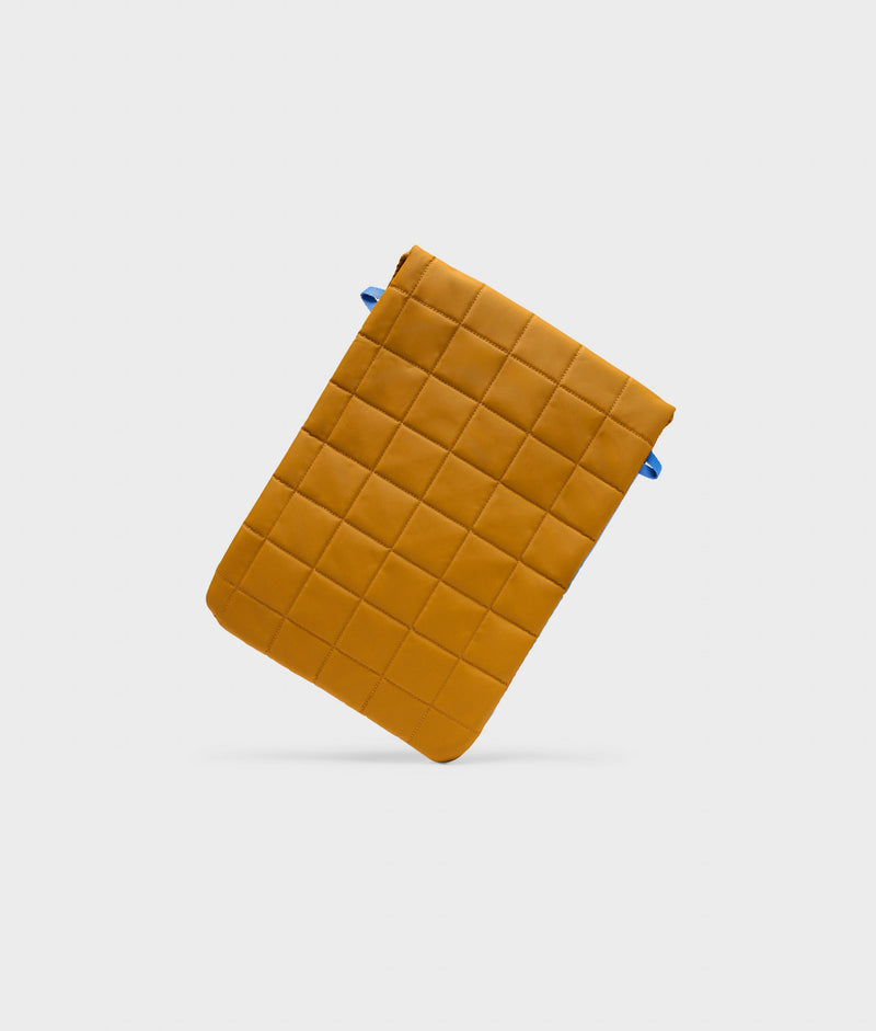 | Colour: Ginger