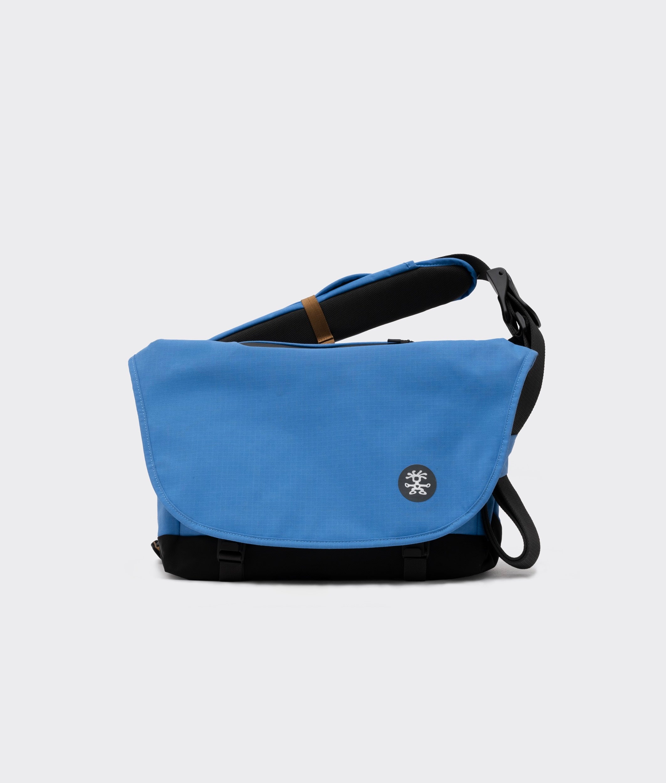 crumpler-bbb-baby-blue-