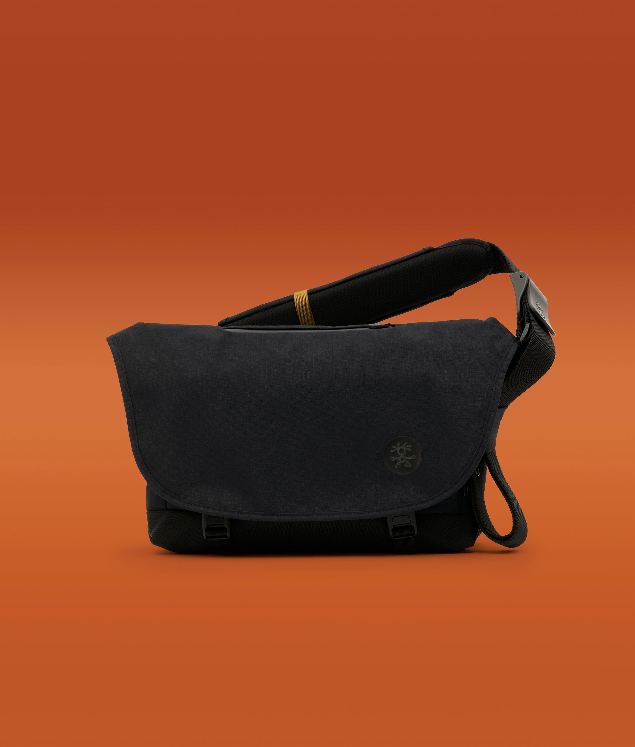 crumpler-brace-3-black-laptop-