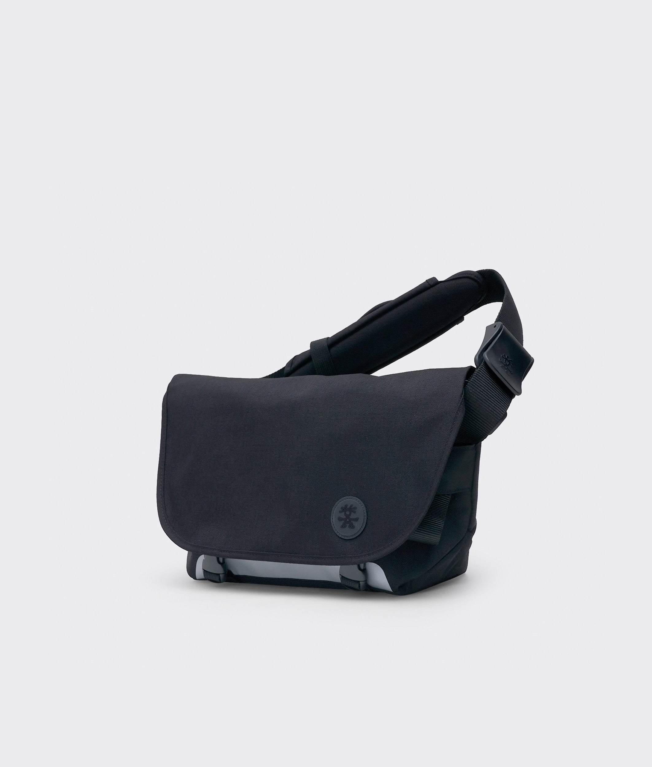 美品 CRUMPLER クランプラー メッセンジャーバッグ 黒 大容量 斜め掛け 極美品✨】CRUMPLER クランプラー メッセンジャーバッグ