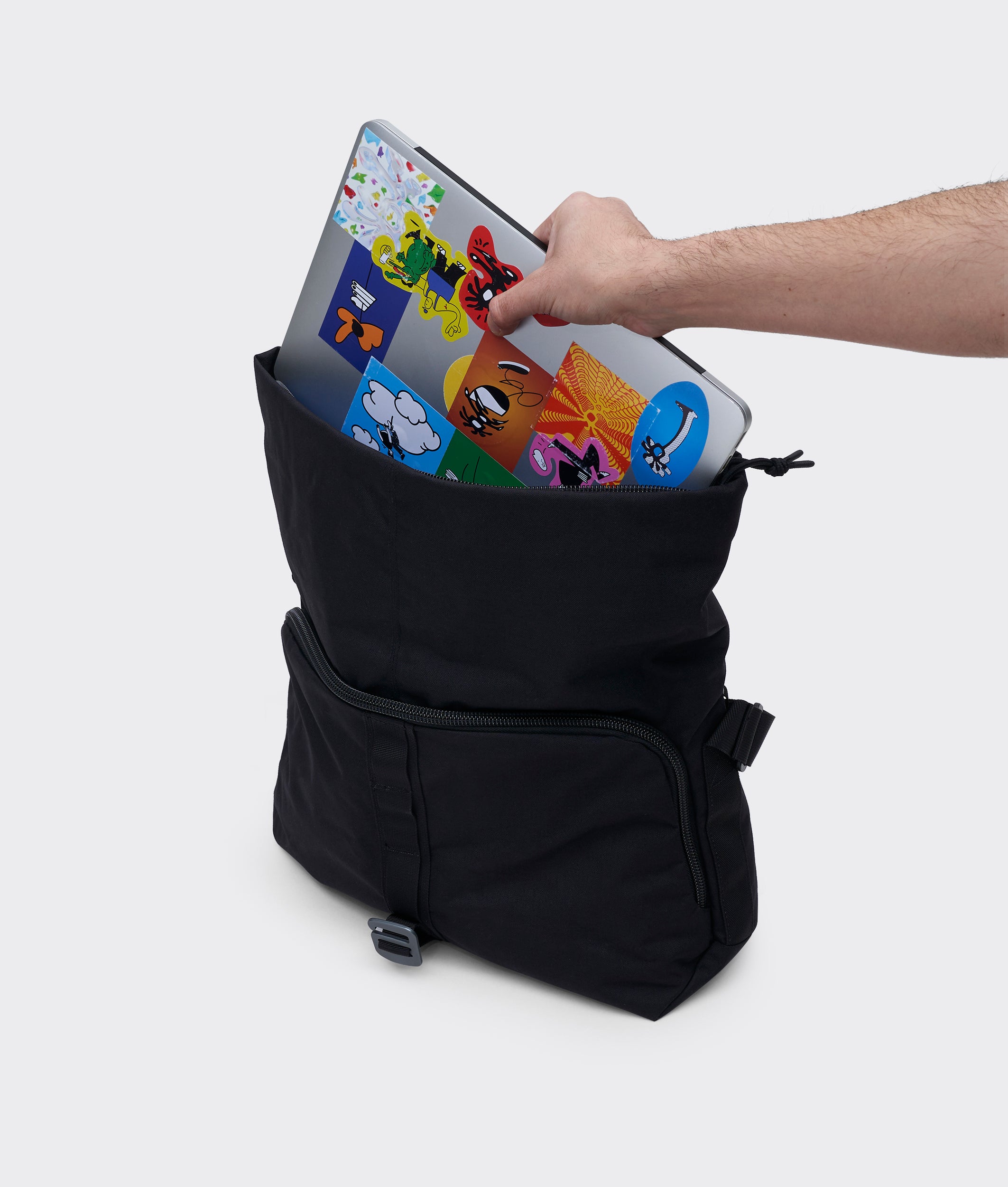 Crumpler Month on Monthブラック Month On Month - Messenger & Laptop Bag - Crumpler Australia